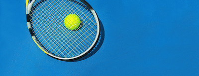 Tennisschläger Tennisball